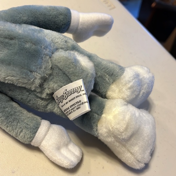 Vintage 1991 Warner Bros. character plush 13.5 inches tall Bugs Bunny preowned - Picture 5 of 7